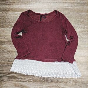 Long sleeve light sweater with lace trim
